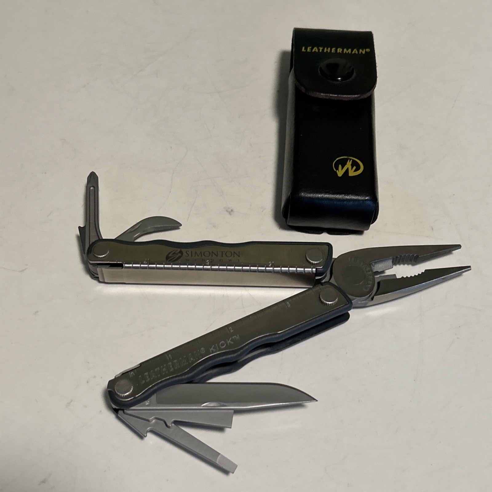 Leatherman Kick Multi-Tool – 14-in-1 w/Pliers, Knife, Screwdrivers “Logo”