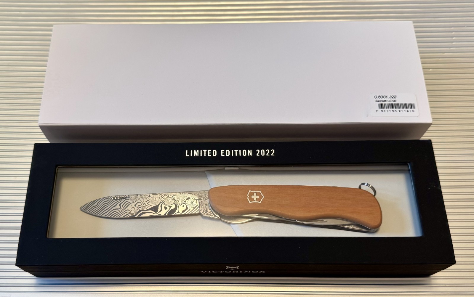 Victorinox Picknicker Damast 2020 Limited Edition Swiss Army Knife (0.8301.J22)