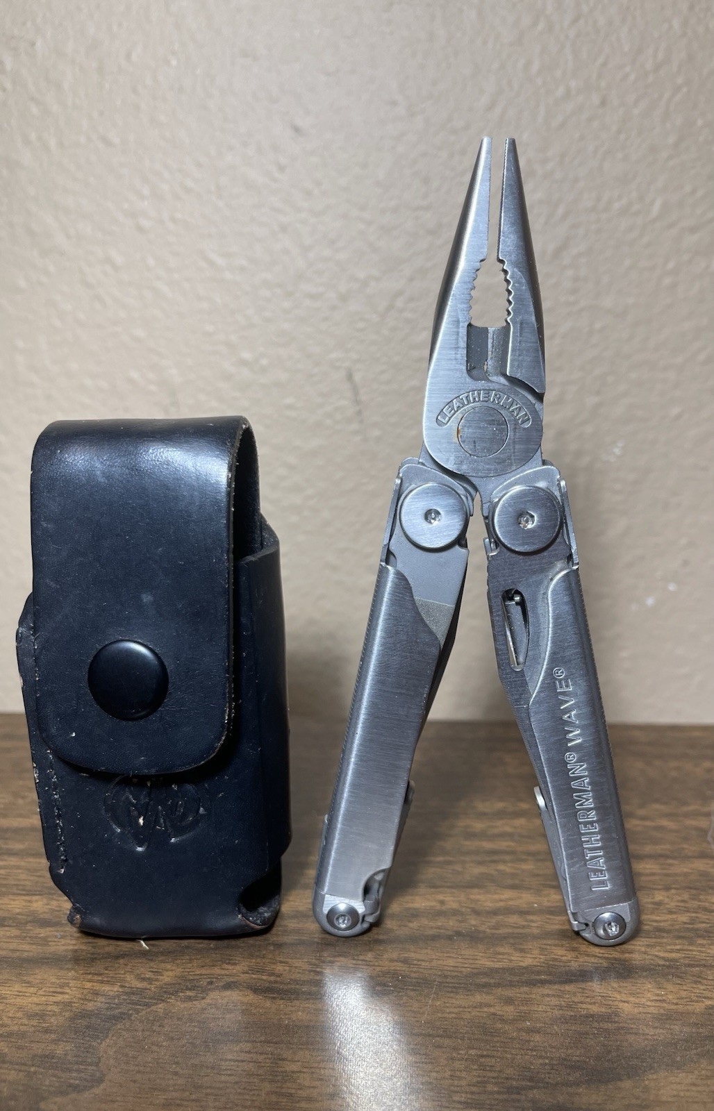 Leatherman Wave Multi-Tool Pliers Pocket Knife w/ Sheath – Great Condition –