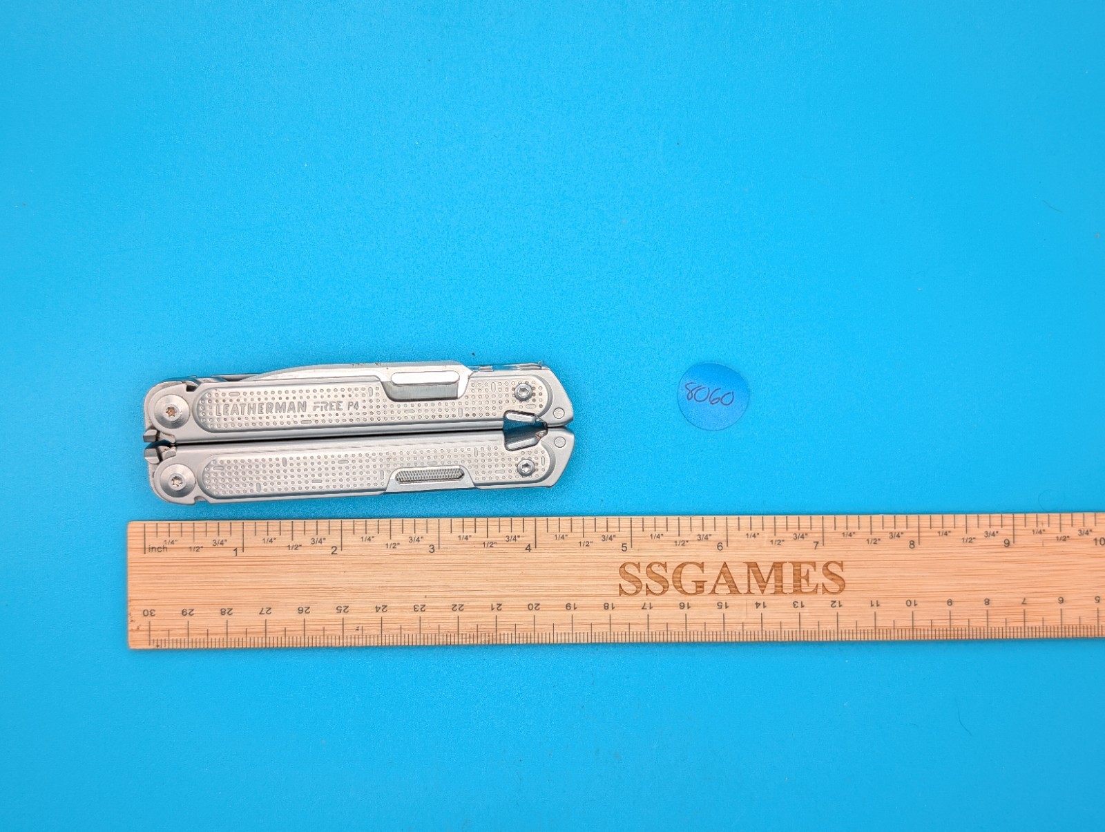 Leatherman Free P4 Multi-Tool! With Sheath! RETIRED!