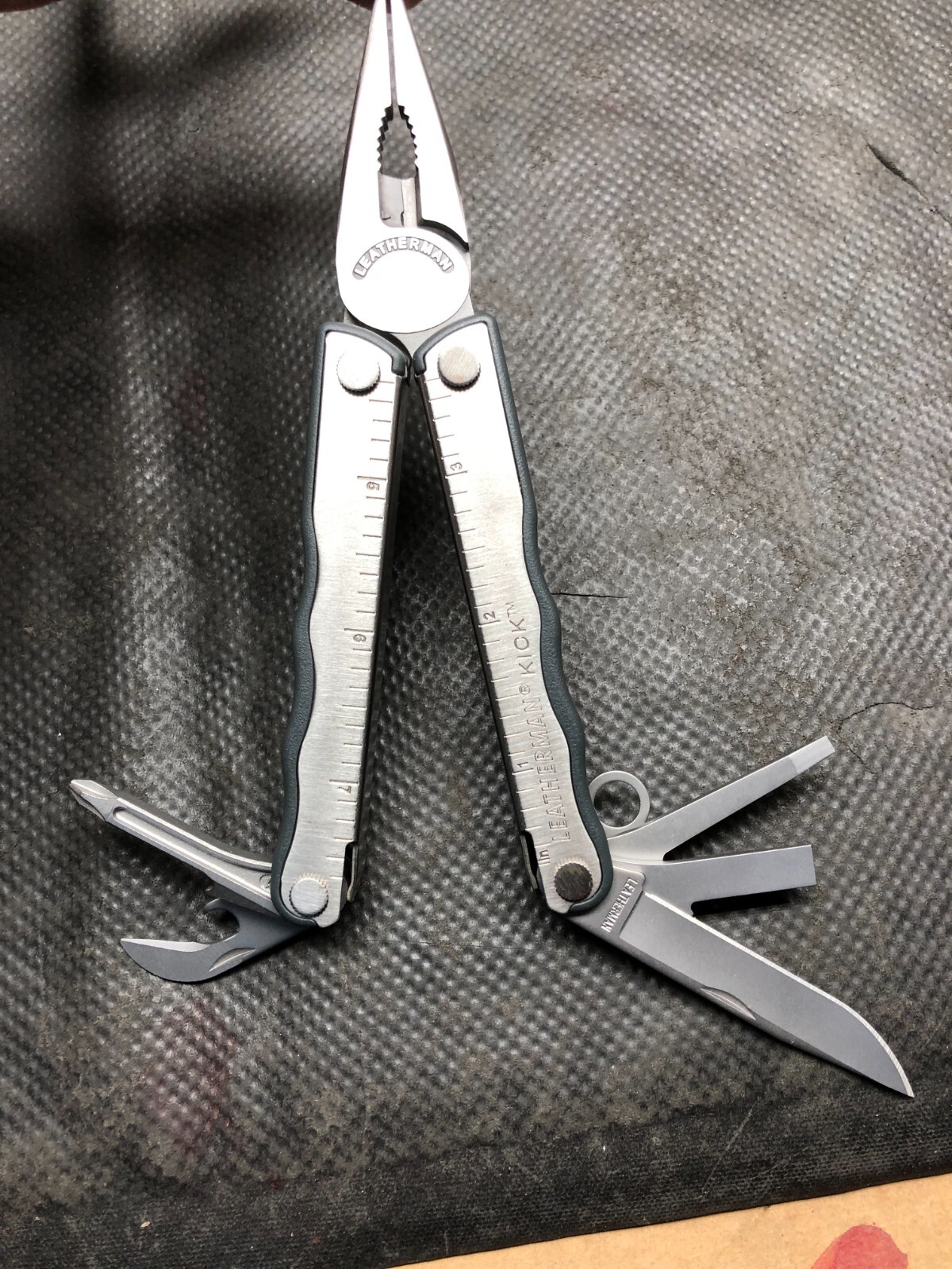 Leatherman Kick Multi-Tool, Knife, Pliers, Retired 04/11, Collectible -Excellent