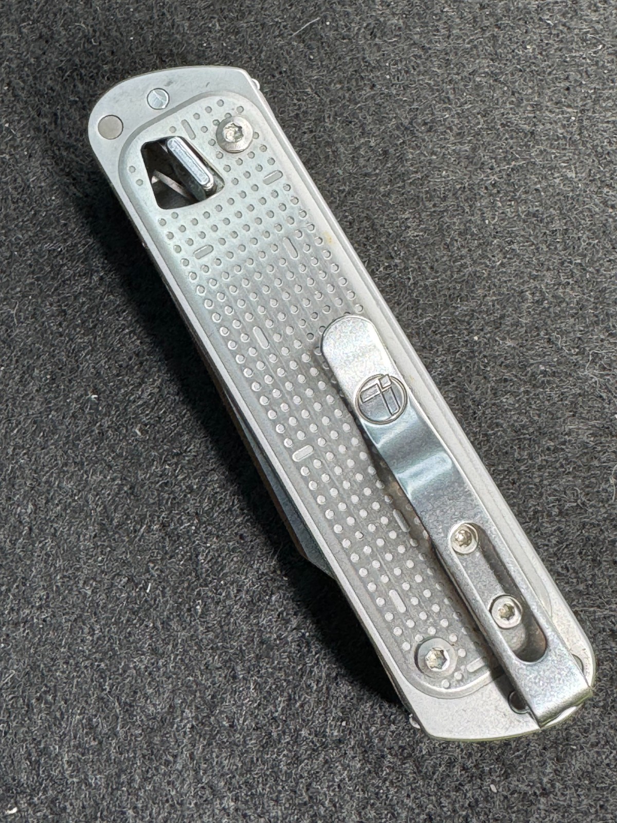 Leatherman Free T4 Multitool Silver Multi Tool Pocket Knife Camping Hunting