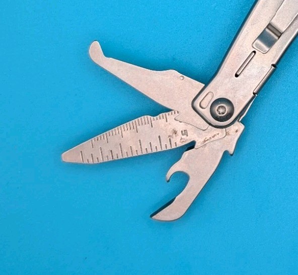 LEATHERMAN WINGMAN MULTI-TOOL! FAST SHIPPING!