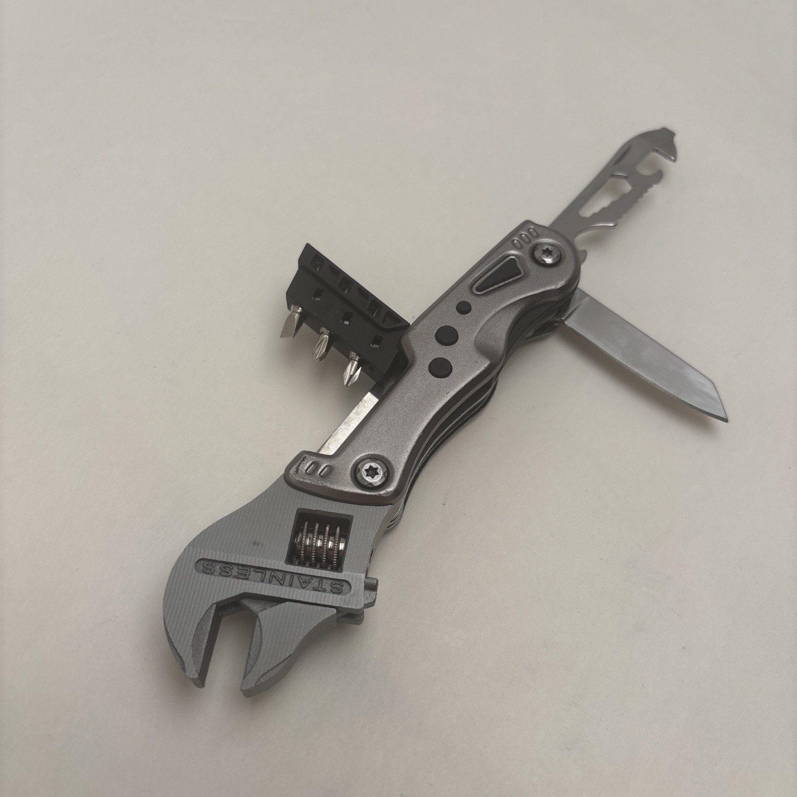 WORKZONE Multi-tool Wrench Screw Driver w/Bits Flashlight Stainless Knife Opener