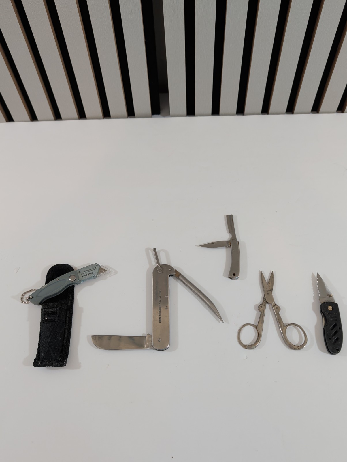Lot of 5 Pocket Knives and Utility Knife With Keychain and Scissors