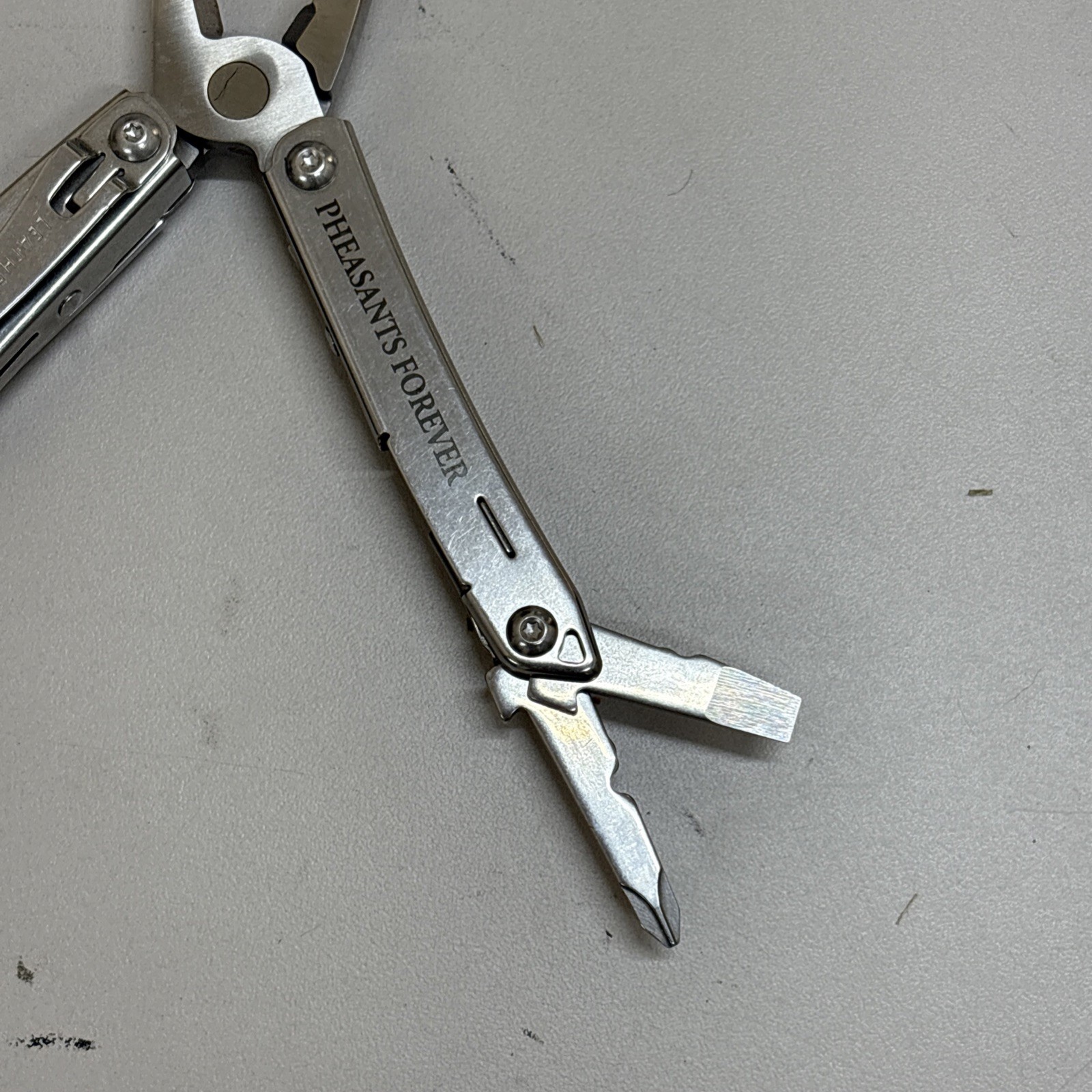 Leatherman Wingman Multitool with 14 tools Needle Nose pliers, wire cutter (024)