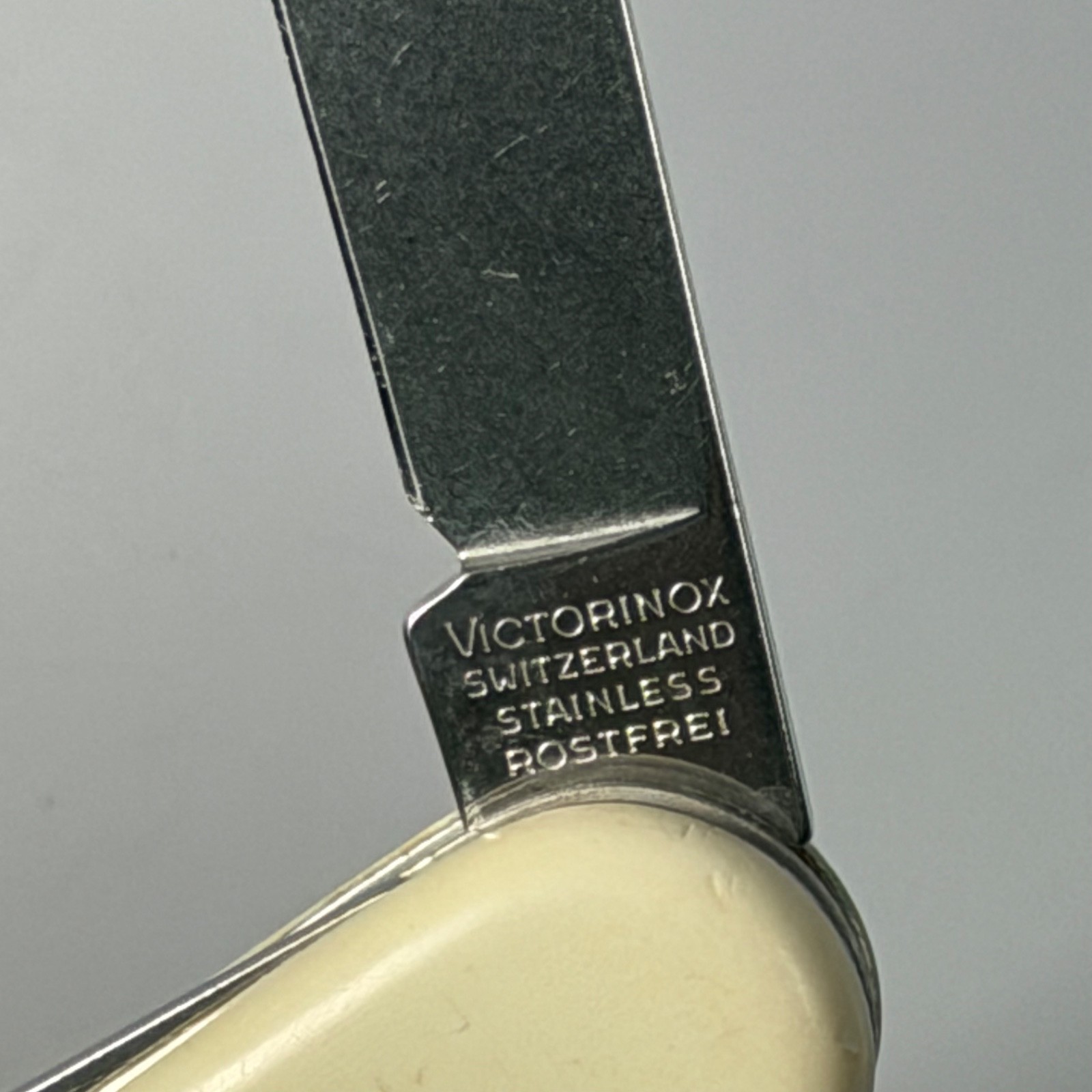 Vintage Victorinox Spartan Officier Suisse Bone White Nickle Shield