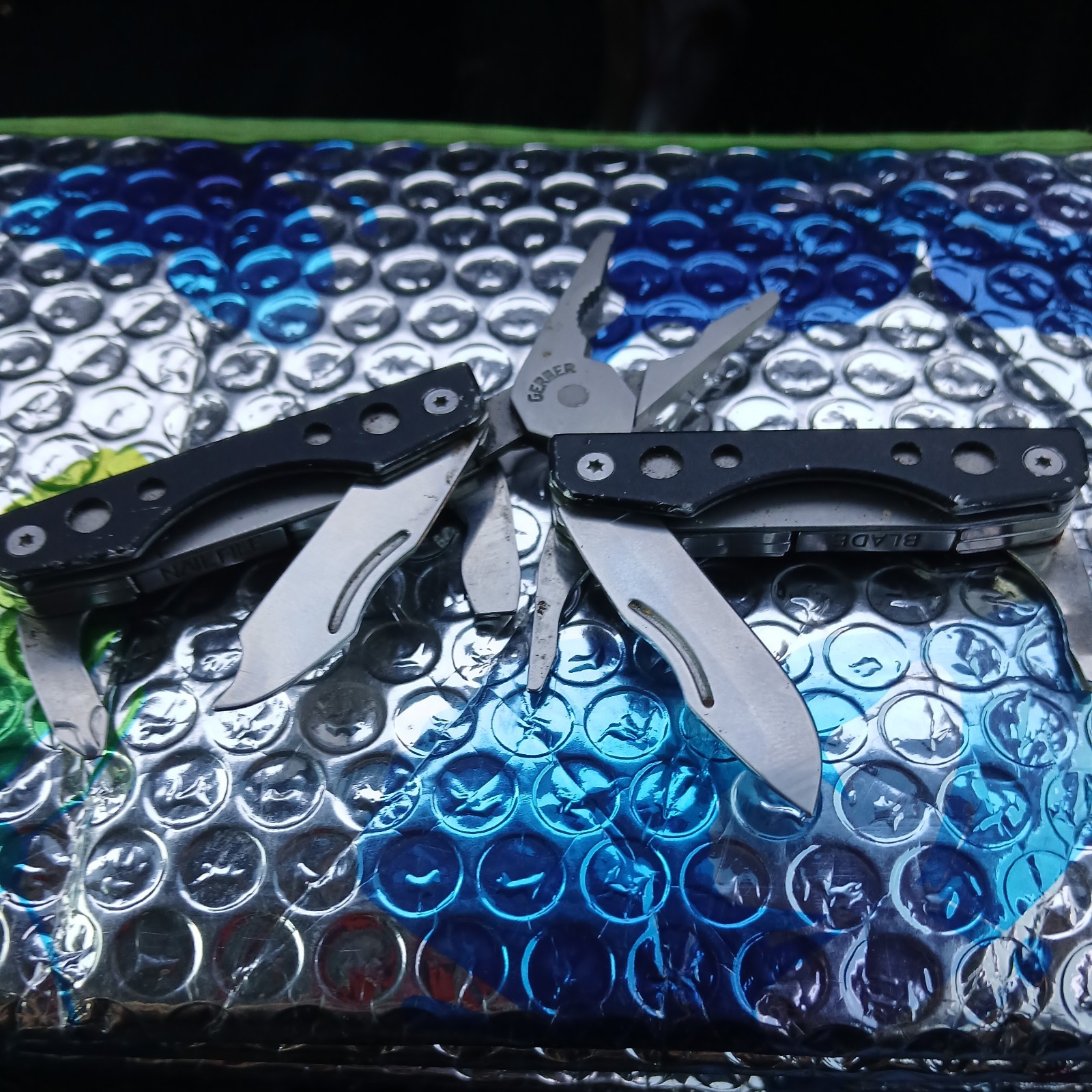 Gerber Clutch Multi-Tool Black Handles Pliers Screwdrivers EDC Tool