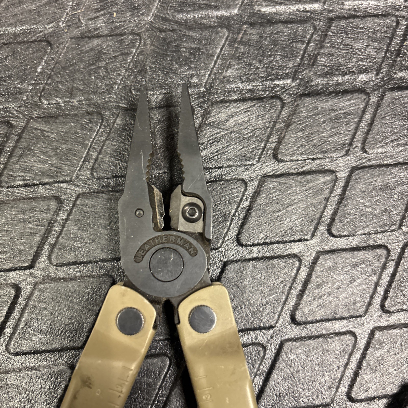 Leatherman Rebar Multi-Tool! COYOTE TAN! Excellent!