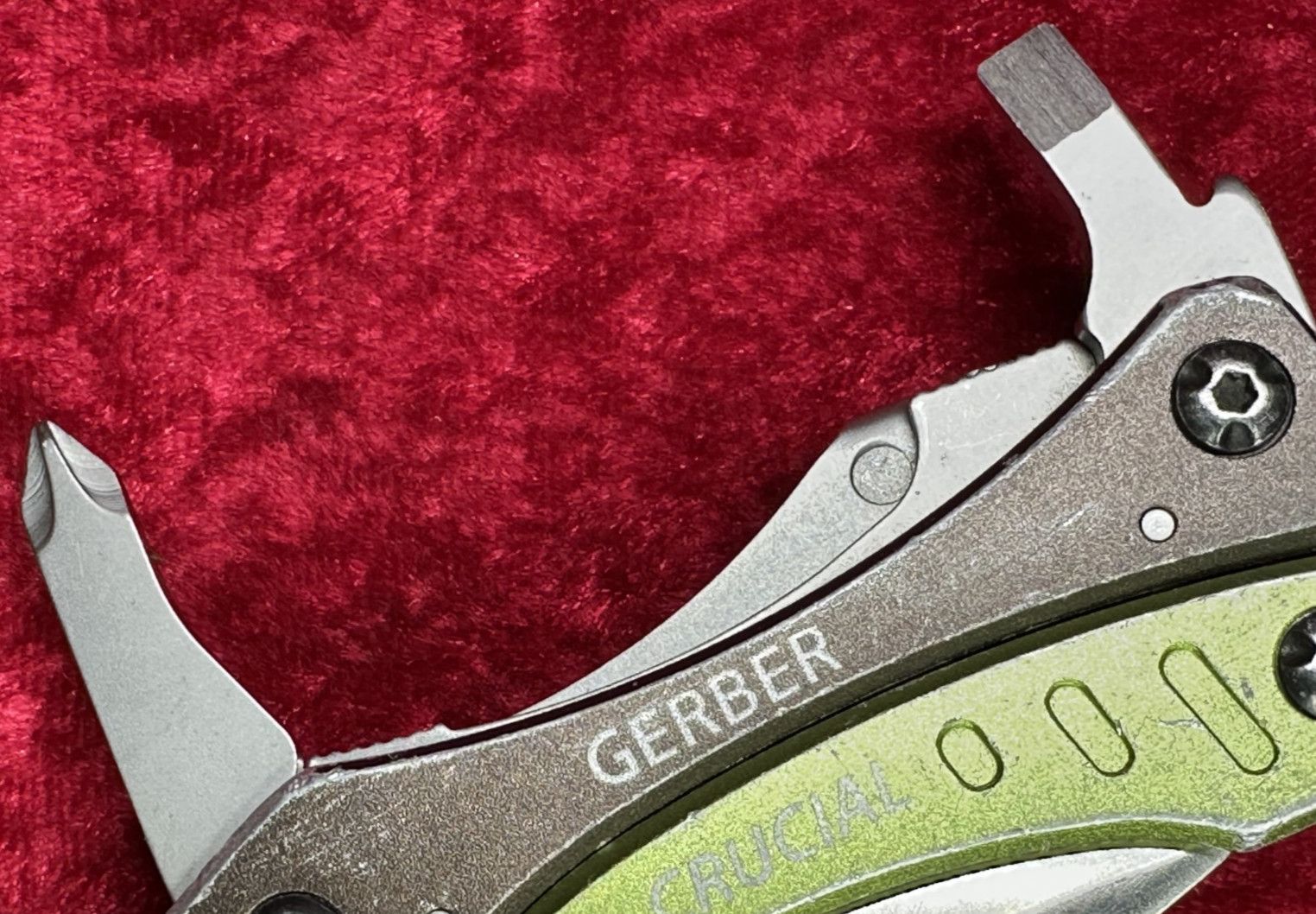Gerber Crucial Green & Brown Handle Multi-Tool Pliers 7 Function 6 Tool (588)
