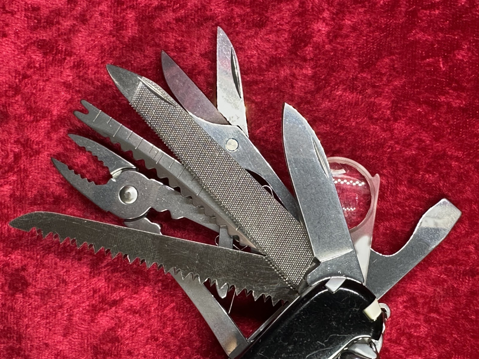 Victorinox SwissChamp Black Swiss Army Knife 91mm 22 Tool 8 Layer (689)