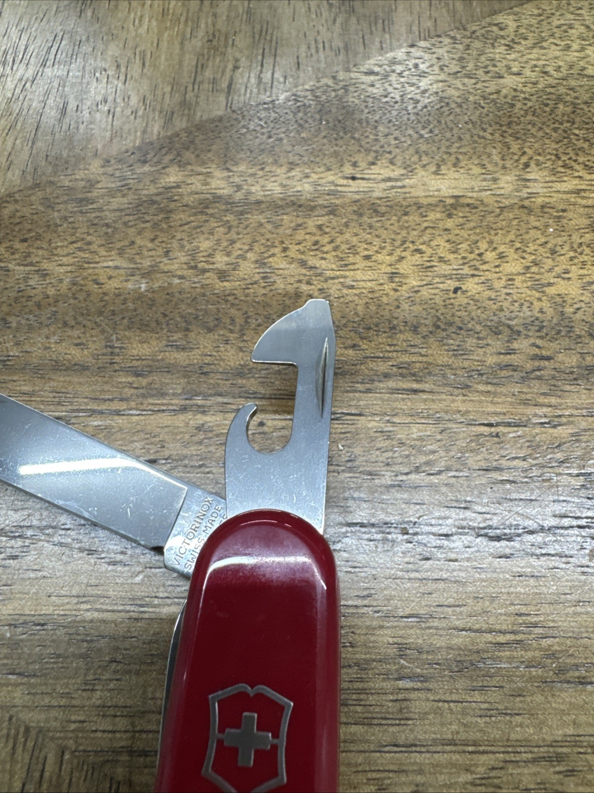 Swiss Army Original Knife Red Huntsman 15 Functions Victorinox 1.3713