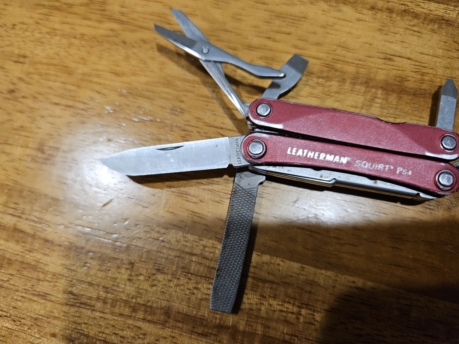 Leatherman Squirt PS4 Red Keychain Multi Tool Pliers Pocket Knife