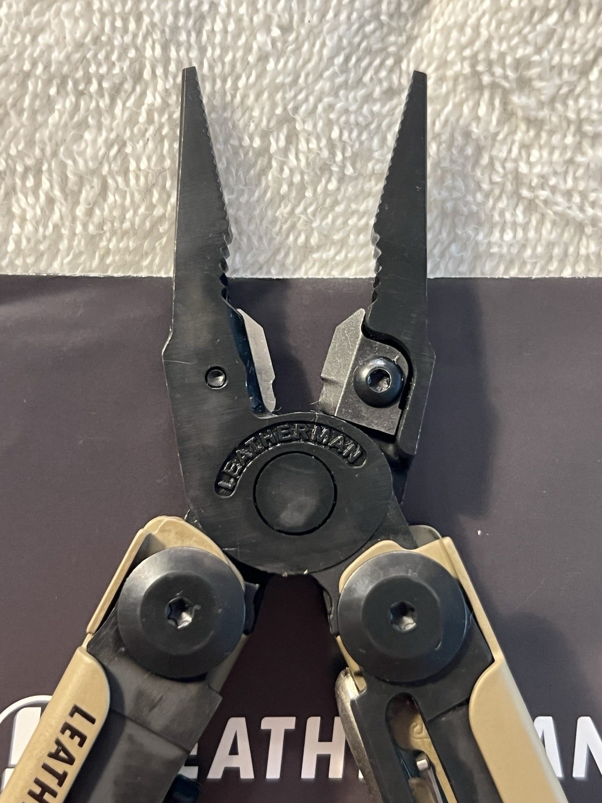 LEATHERMAN® SIGNAL® 19 Tool Stainless Steel Multitool in Coyote Tan Color 832720