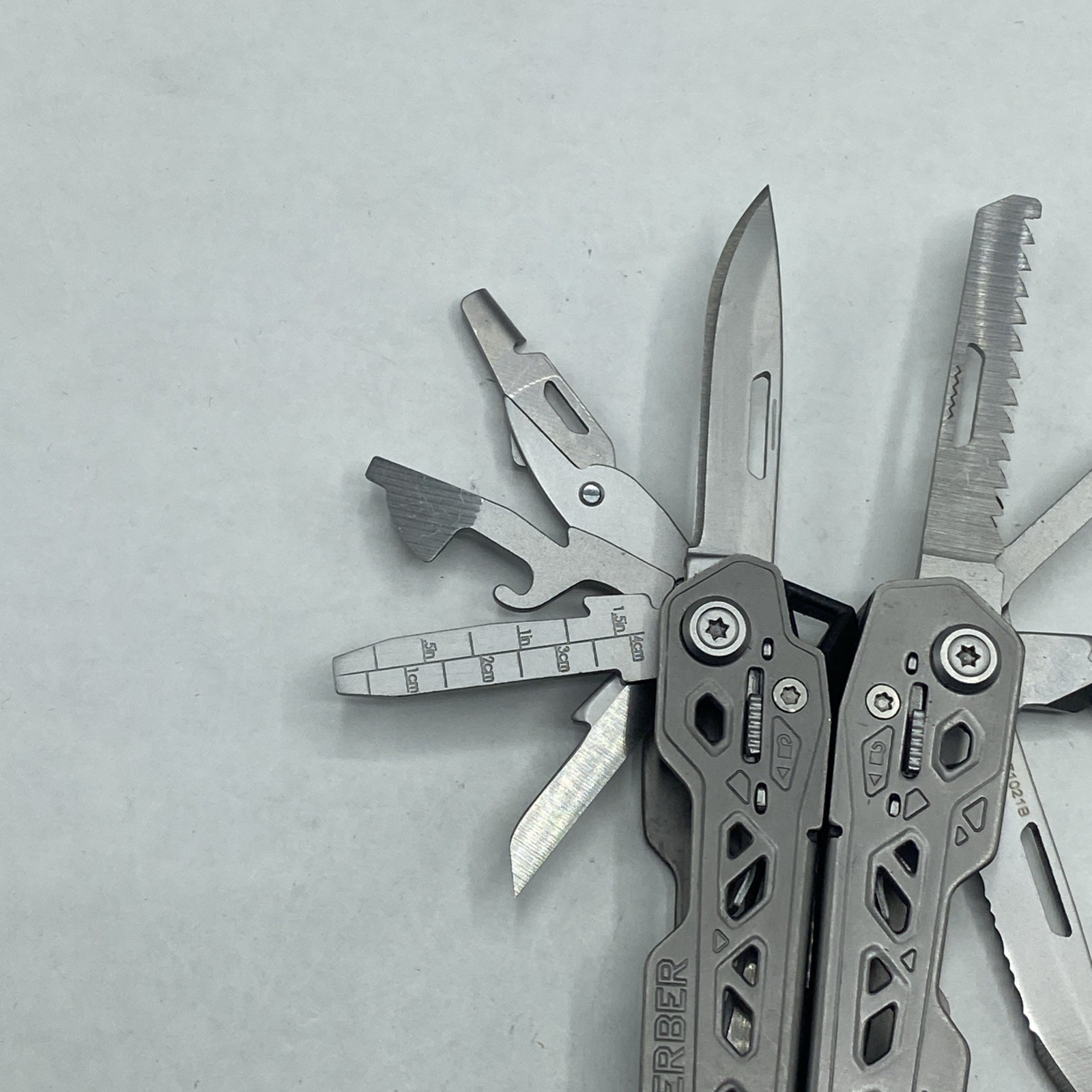 Gerber Truss Multi Tool with Sheath – Gray