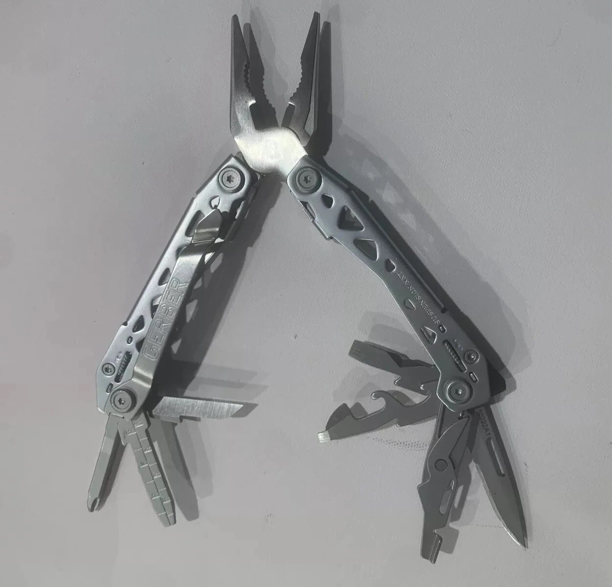 Gerber Suspension NXT 15-in-1 Multi-Tool with Pocket Clip in Excellent Condition
