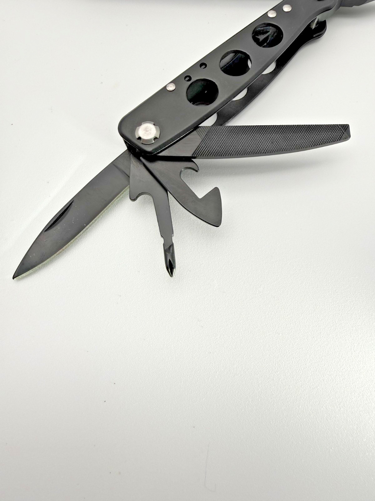 Smith & Wesson Folding Multi Tool Pliers Knife Saw Black Used
