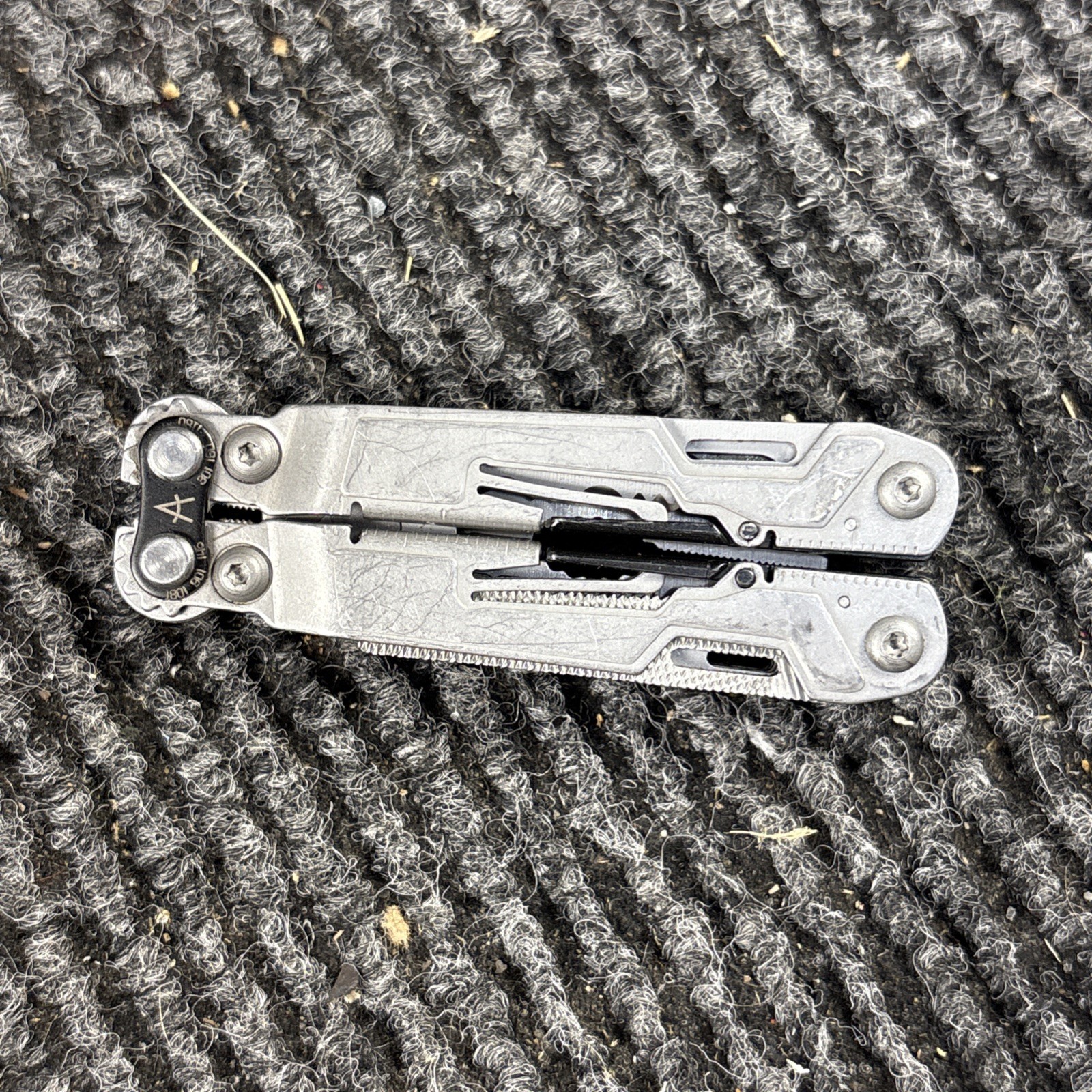 SOG POWER PINT MULTI TOOL PLIERS KNIFE SMALL (408)