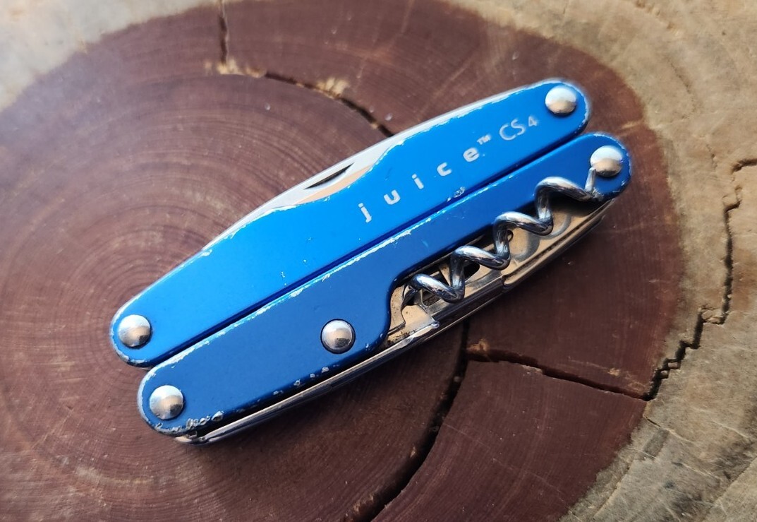 Leatherman Juice CS4 Blue – Pliers Blade Corkscrew – Great (READ) – T16