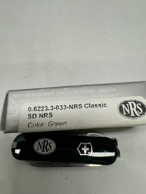 Victorinox Swiss Army Knife 0.6223.3-033-G-NRS Classic -GREEN *New Box Damage