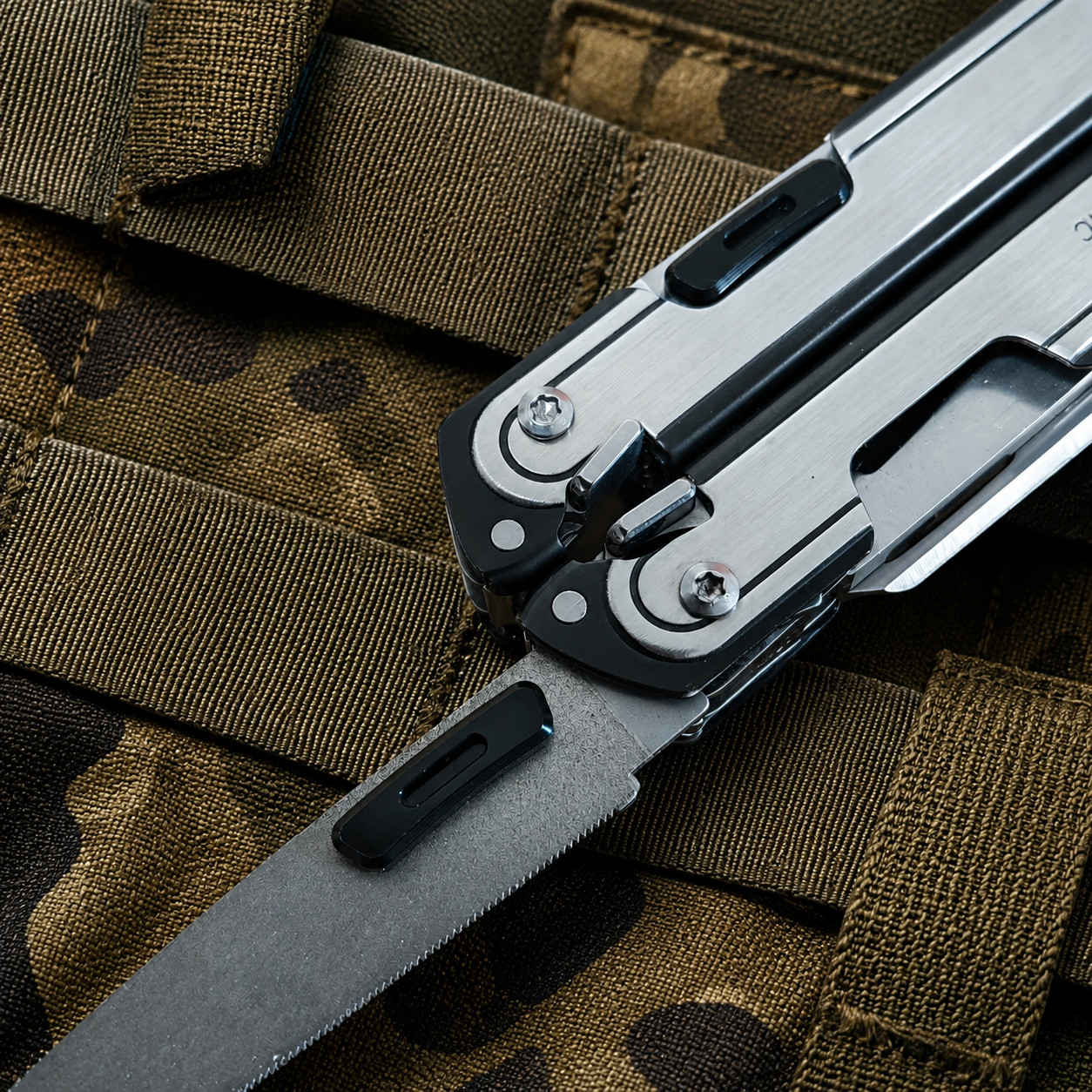 Custom CNC Quick Thumb Stud FOR LEATHERMAN ARC/FREE P4- One Hand Open