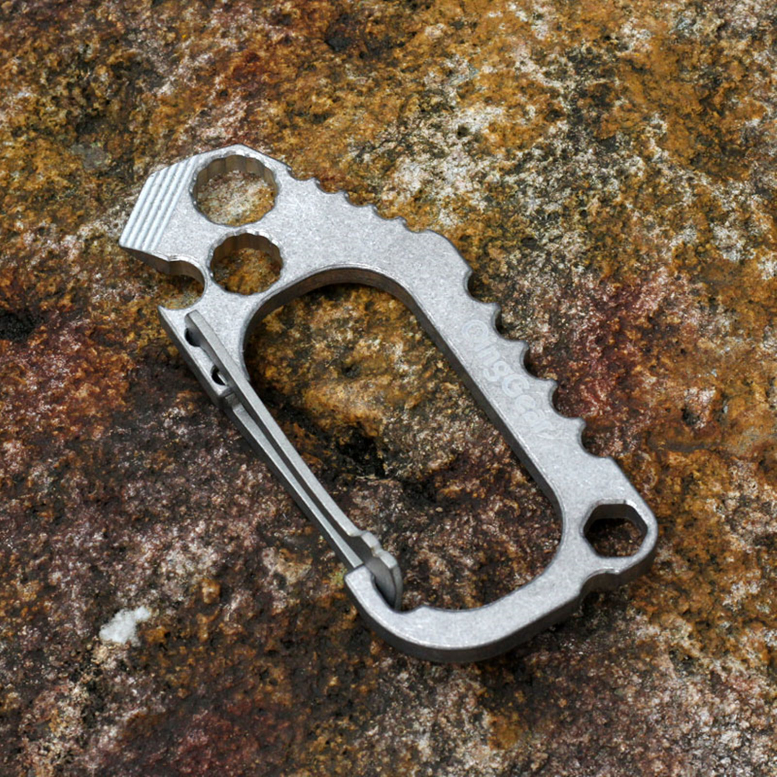 EDCgear Titanium Alloy Multi Tools Keychain Carabin Opener Crowbar Outdoor EDC