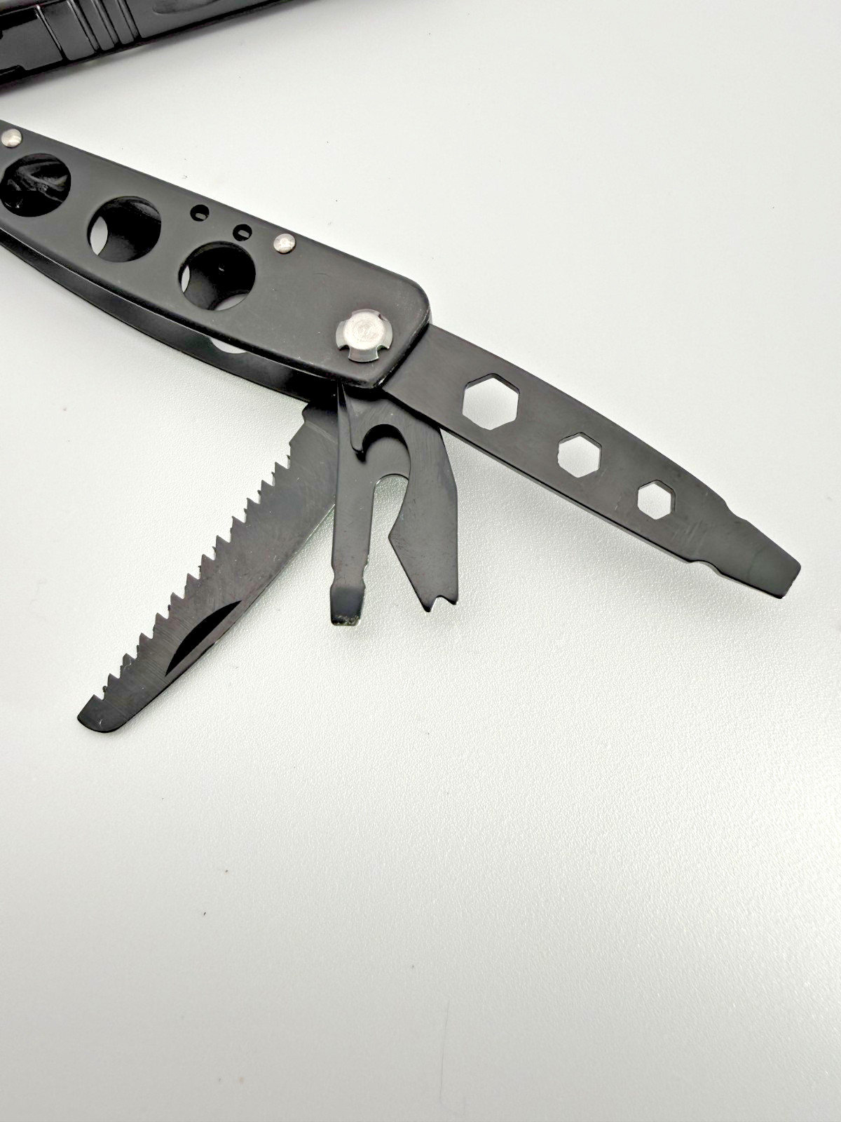 Smith & Wesson Folding Multi Tool Pliers Knife Saw Black Used