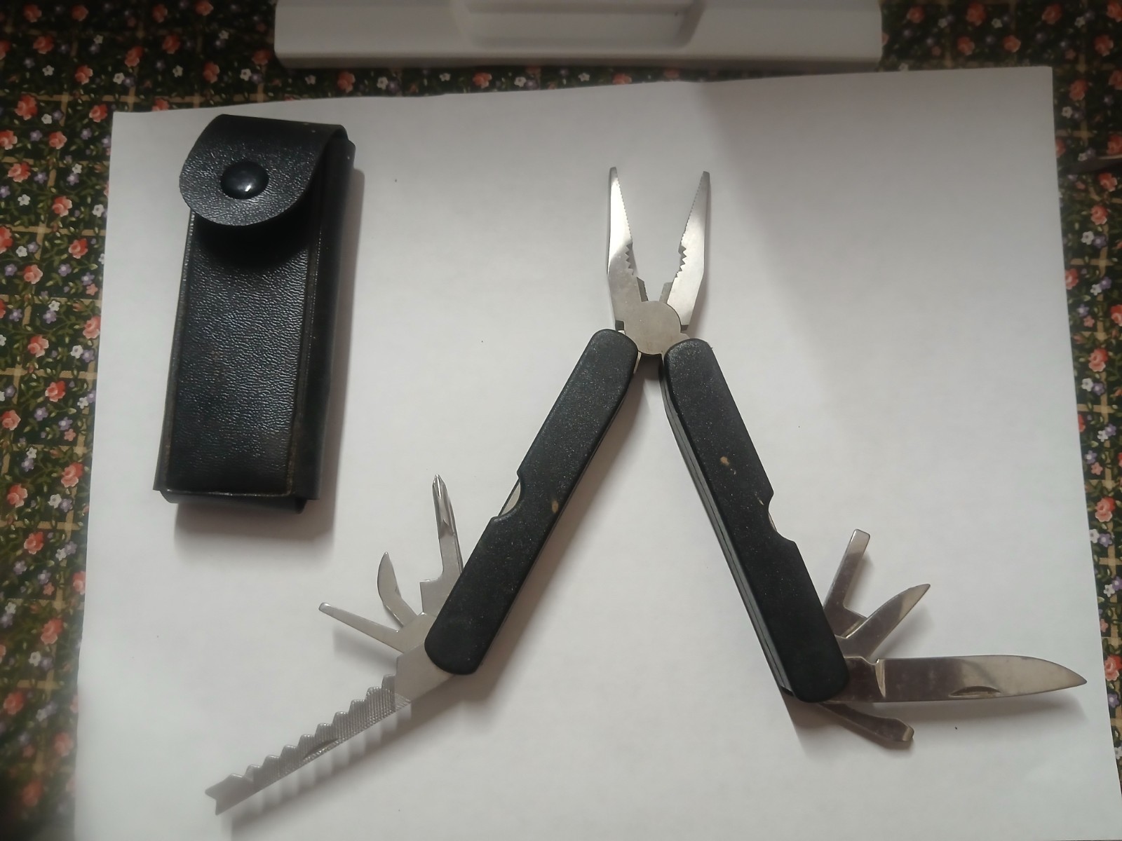 Multi-Tool 9 in 1 Black with Case – Pliers, Knife, Openers, Saw & More