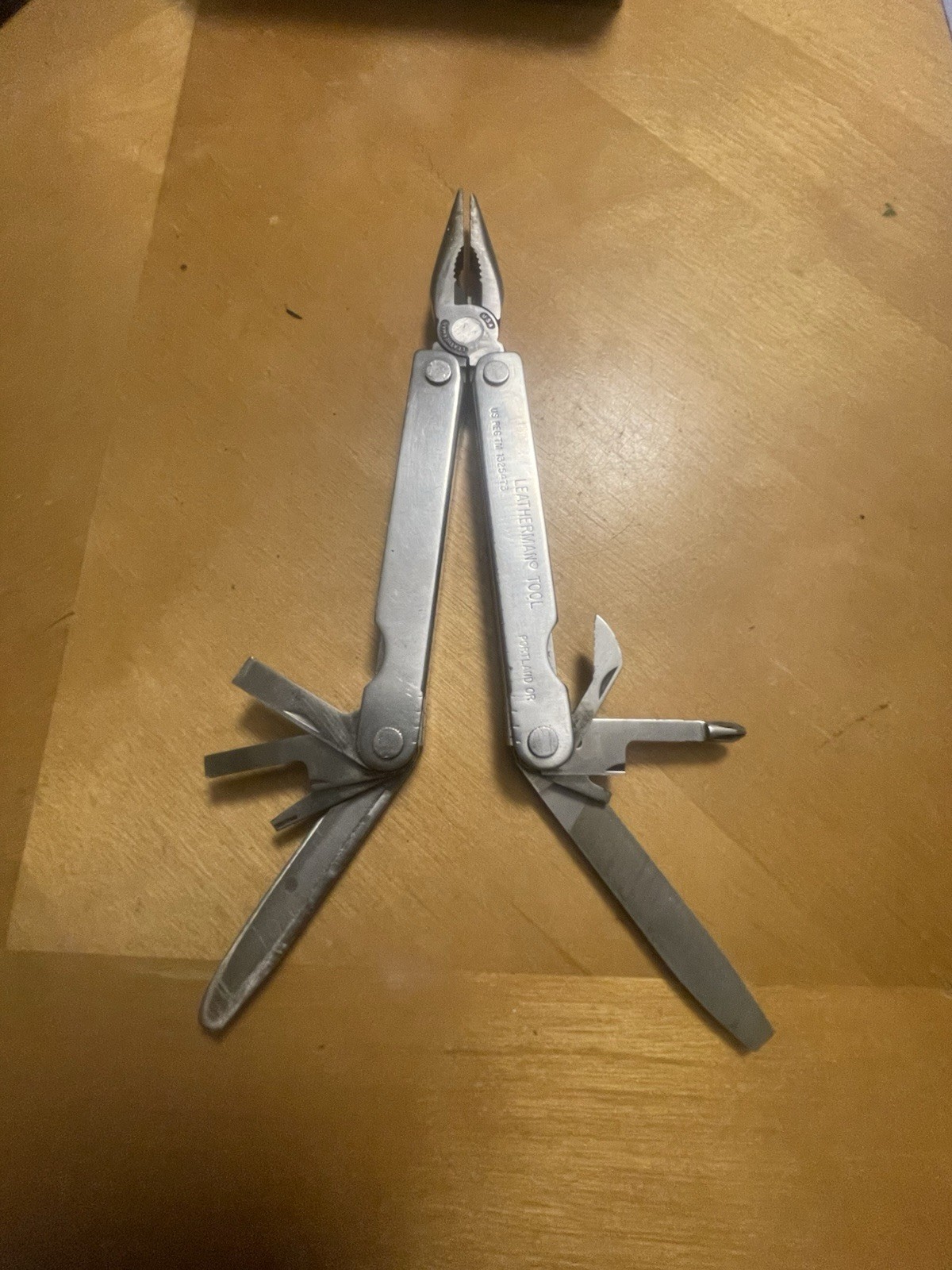 Leatherman Multitool Discontinued, Dated 12/95 02/96 (Broken Parts See Pictures)