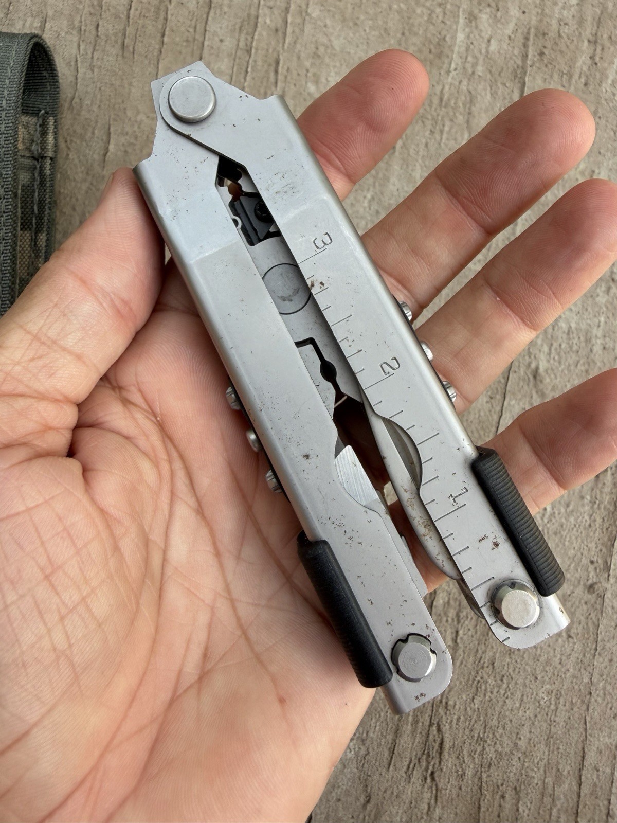 GERBER MP600 BLUNT NOSE SILVER MULTITOOL W/ACU SHEATH, EXCELLENT OVERALL