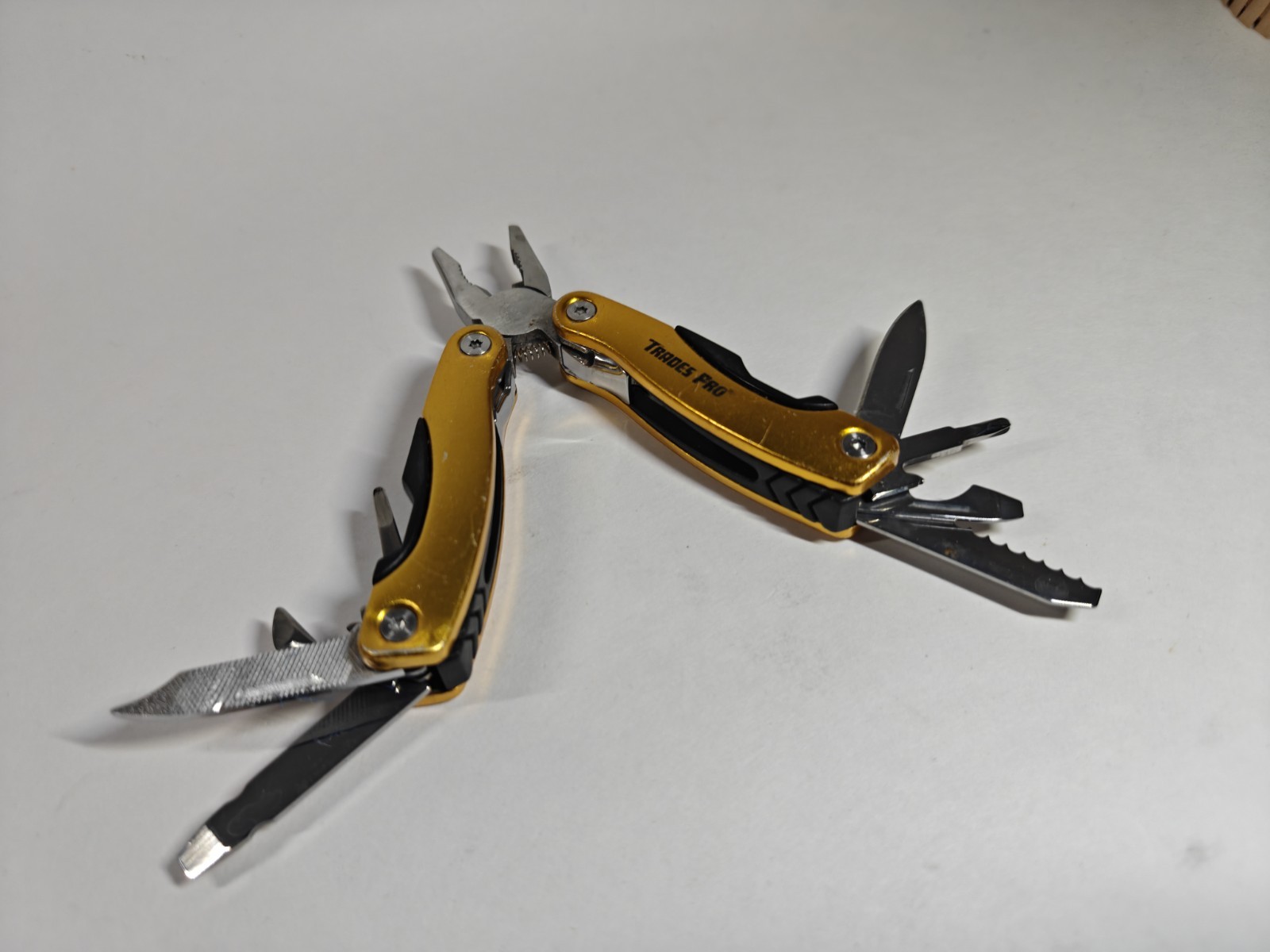 Smith’s & Trades Pro Multi Tool Lot of 2 – Pliers Knife Screwdriver EDC