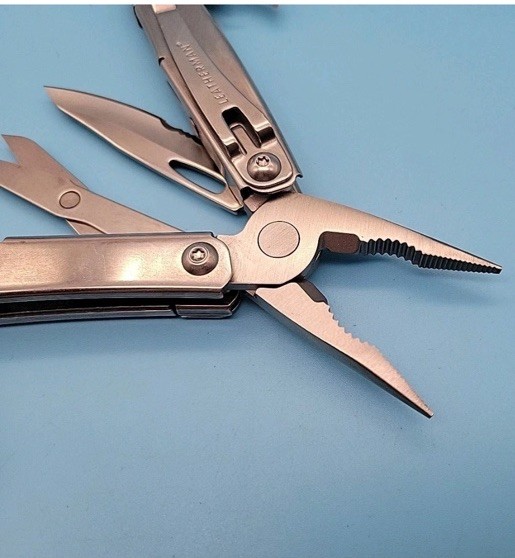 Leatherman Wingman Multi Tool w/ Sheath – Pocket Clip, Pliers, Screwdrivers New