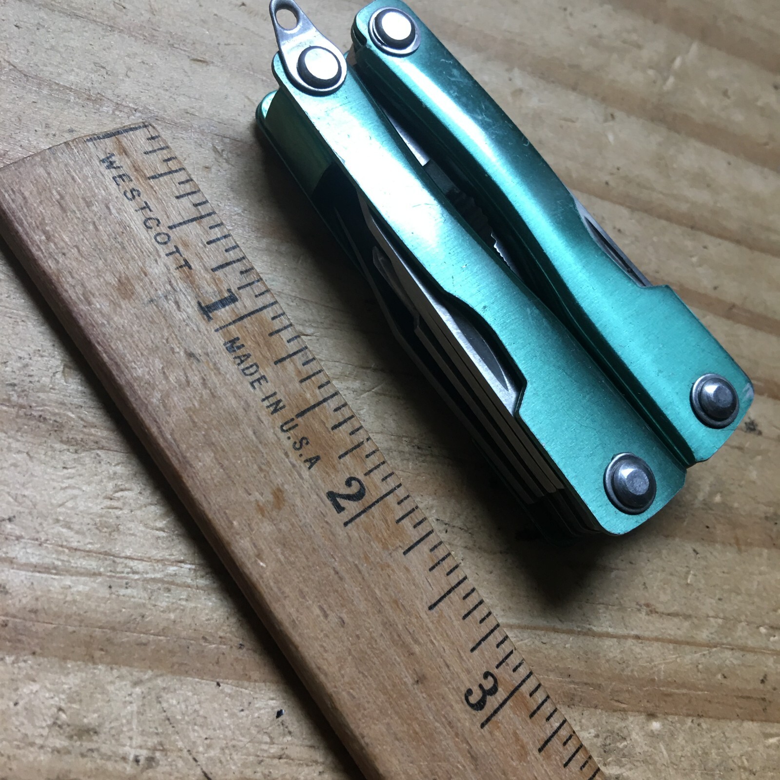 Green Metal Stainless Steel Pocket Foldable 9-in-1 Multi-tools 3″L x 1″W ***New