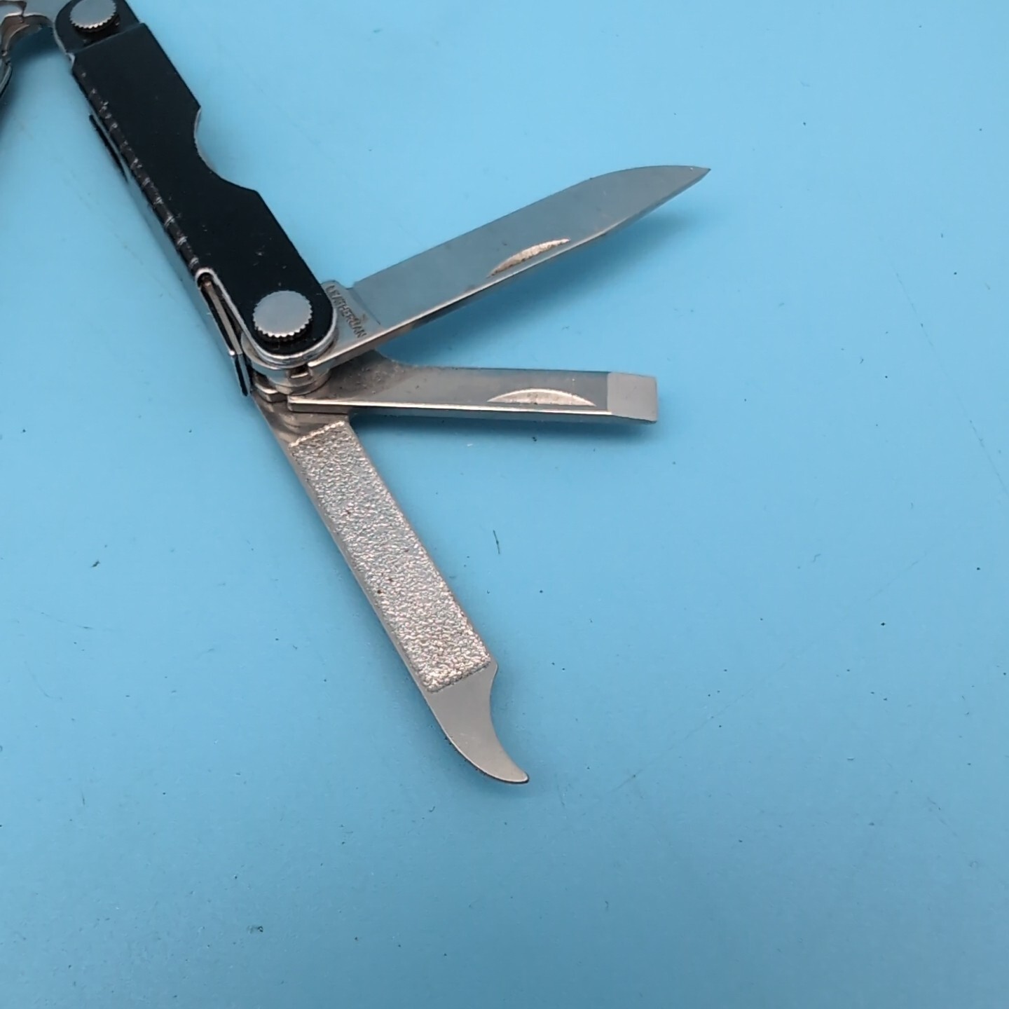 Leatherman MICRA Multi-Tool Black Scissors Knives Tweezers MORE Q66