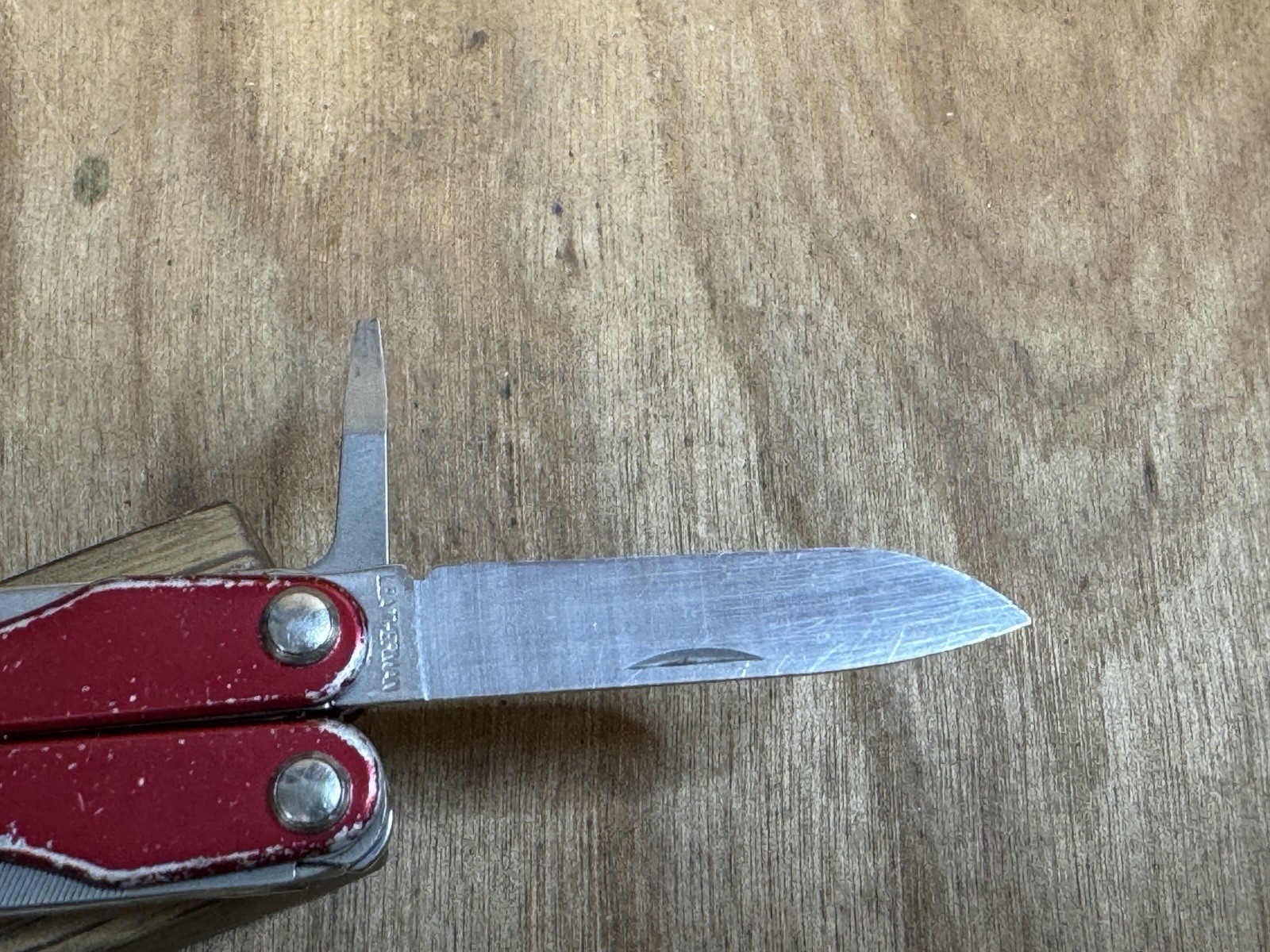 LEATHERMAN Squirt E4 Red Radio Shack Electrical Rare Limited Edition USA GREAT!