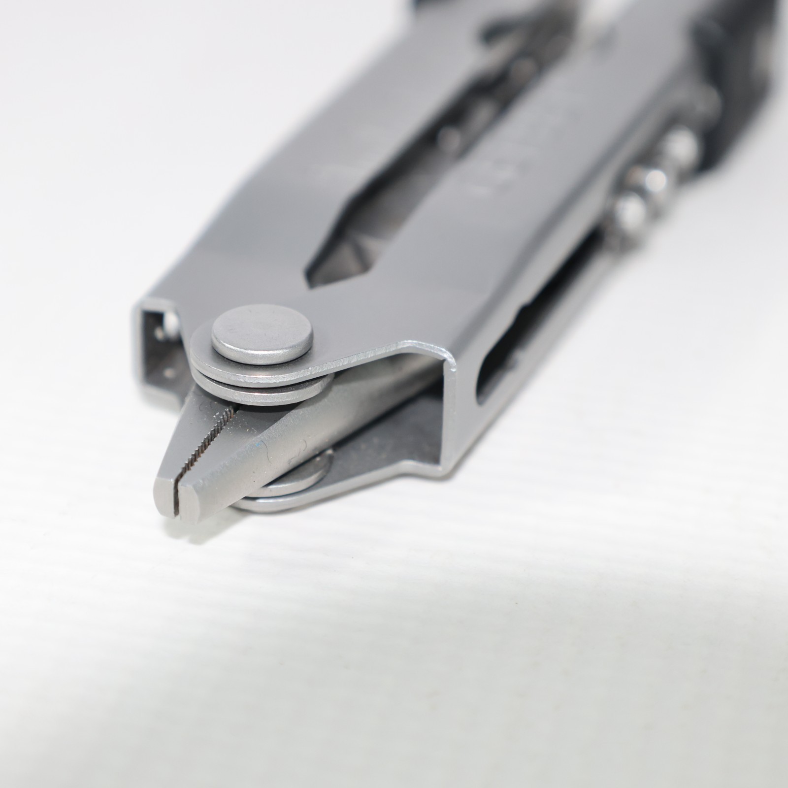 Gerber MP600 Stainless Steel Needle Nose Multi Tool W/Sheath MP 600 Multi- Plier