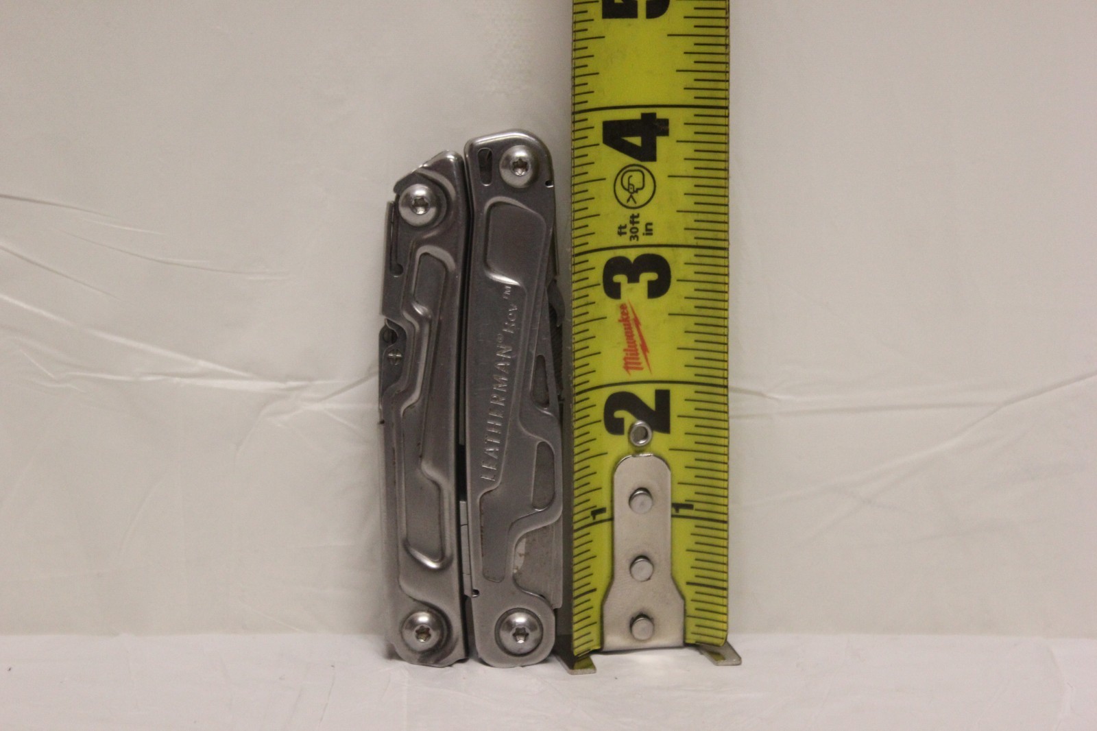Leatherman Rev 3.8″ Multi-Tool, Stainless E2B1