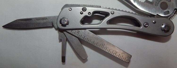 WINCHESTER MULTI-TOOL WITH SHEATH AND 10PC BIT SET