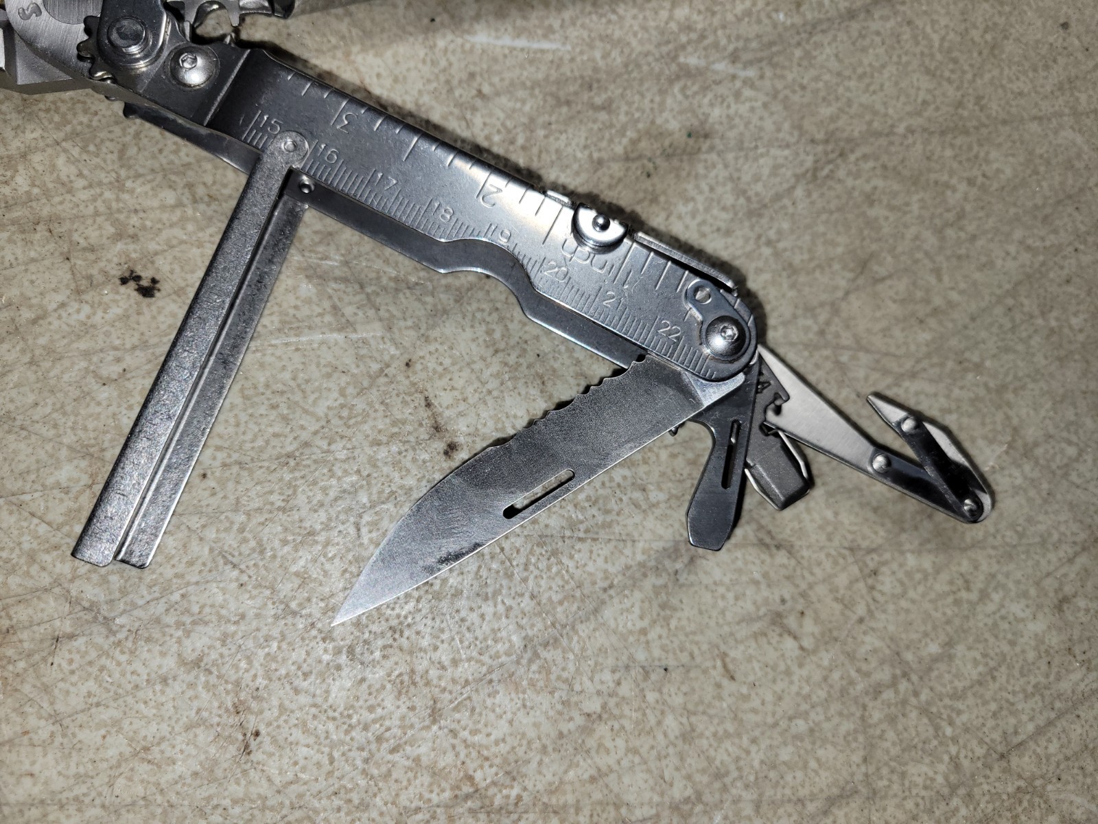 Fine SOG Power Lock Multi-Tool Stainless Steel Serrated Knife Opener
