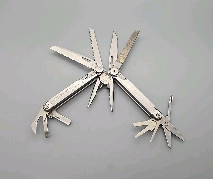 Leatherman Wave Multi Tool dated 0401 – Pliers, File, Saw, Knife Screwdrivers