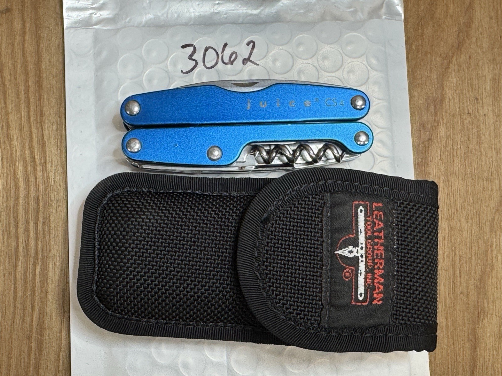 LEATHERMAN JUICE CS4 COLUMBIA BLUE W/Sheath Multi Tool Retired USA EXCELLENT!