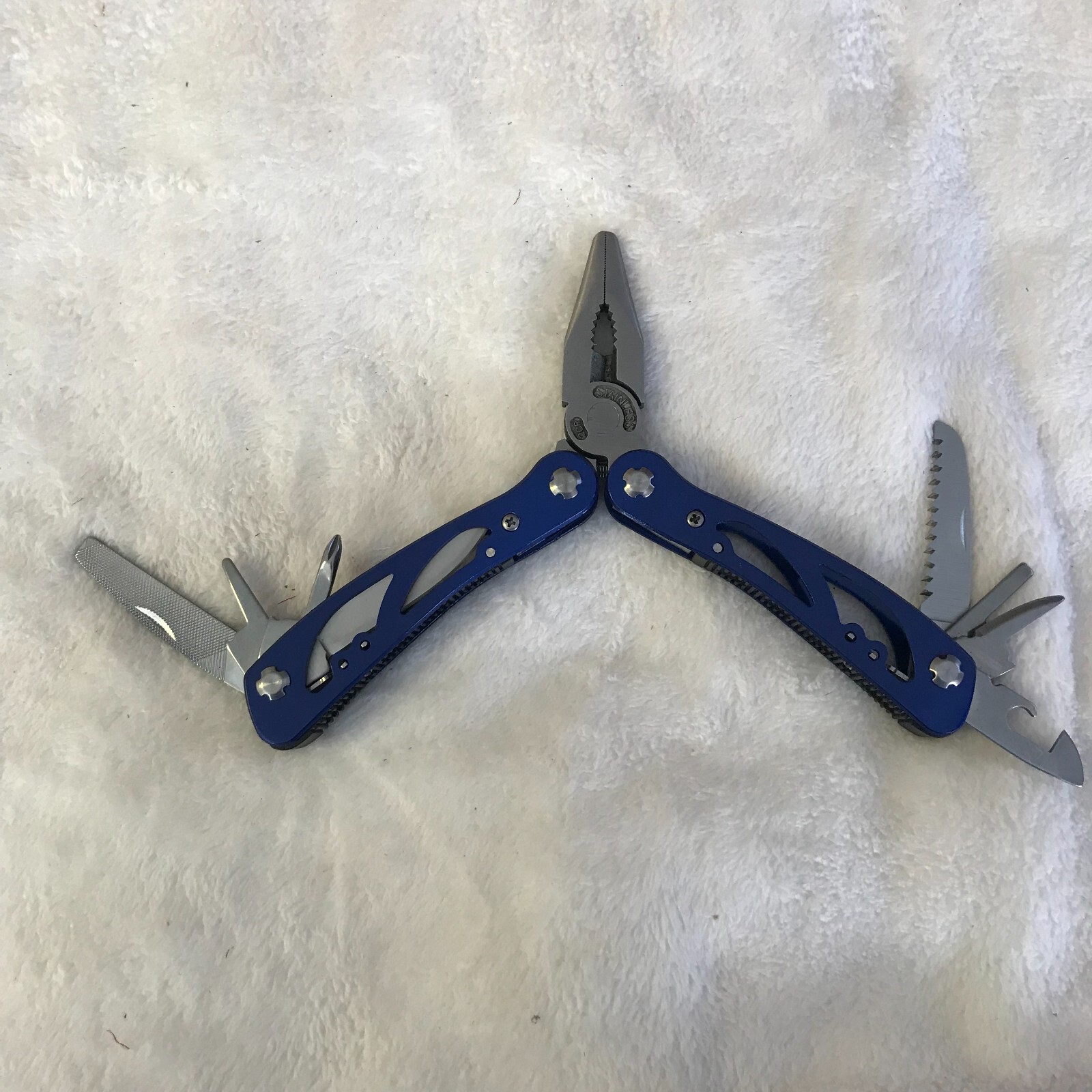 Avon All- purpose Multi-tool -2012- 9 tools in one