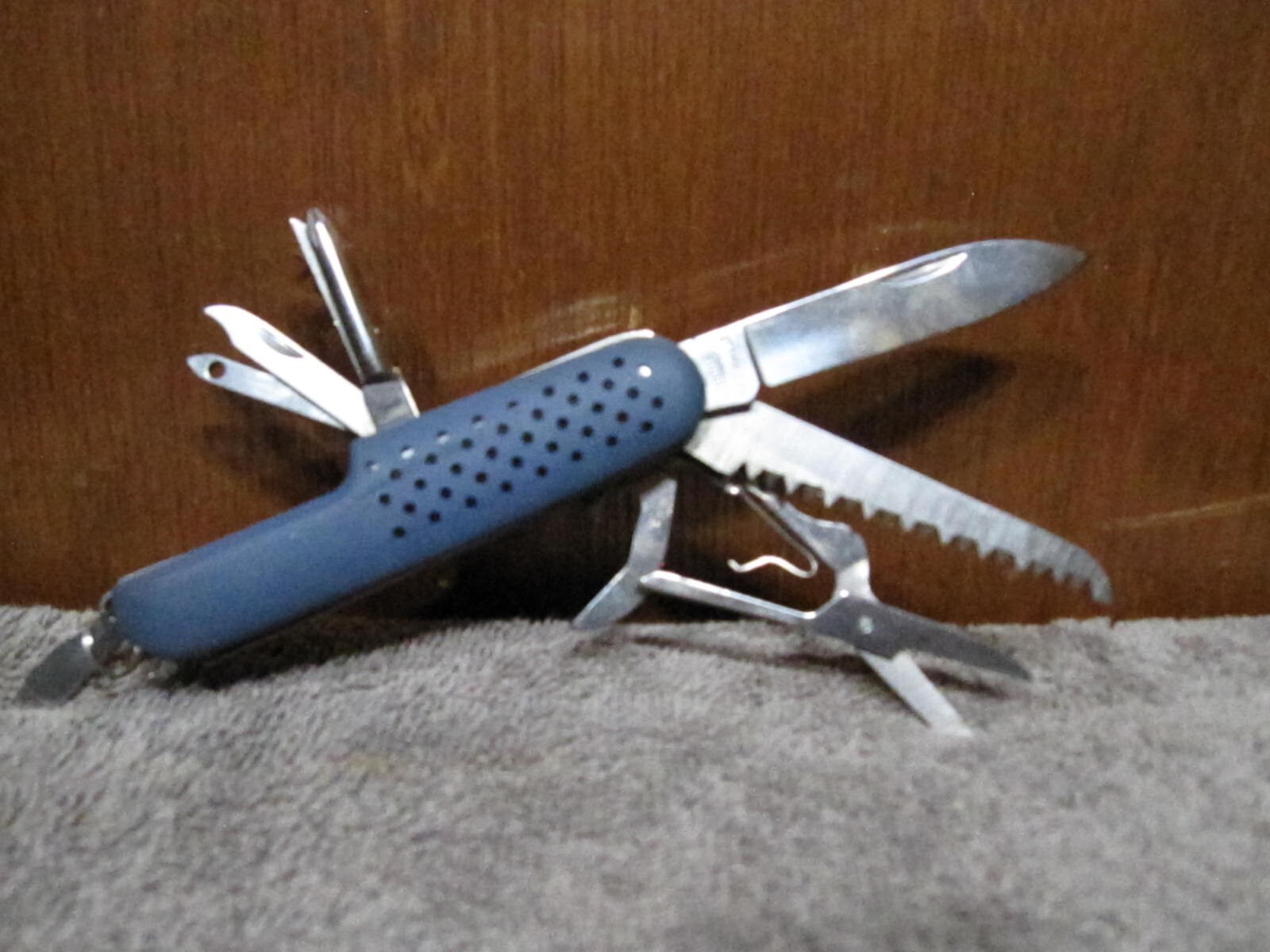 NEW=TRAIL WORTHY==OUTDOOR SURVIVAL KIT==NYLON CASE==BELT LOOP==STAINLESS STEEL
