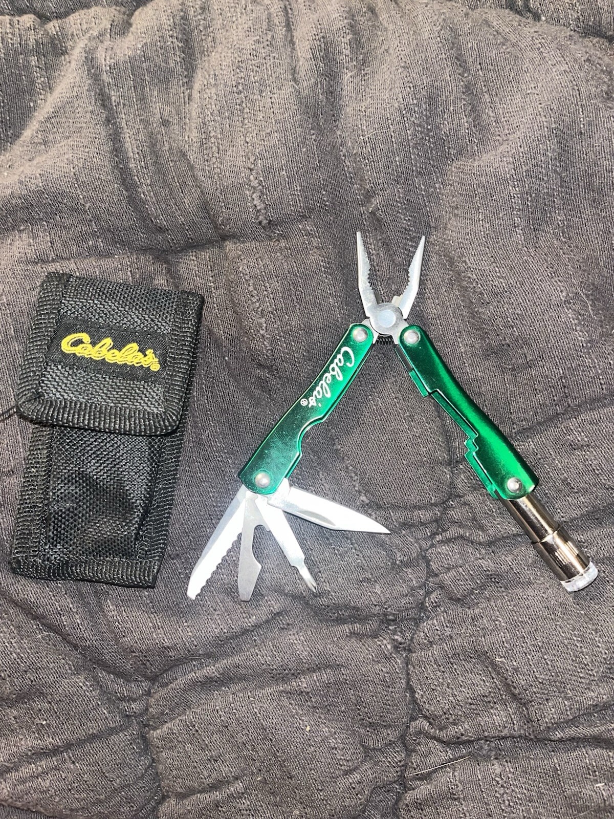 Cabelas Green Multitool w/flash Light And Case