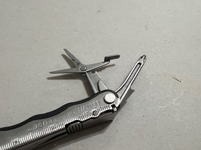Leatherman Fuse Stainless Steel Multi-Tool with sheath – Great condition