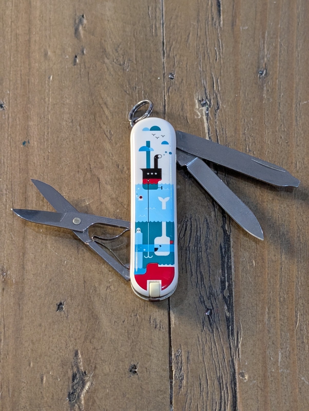 Victorinox – Sea World – Classic SD – Swiss Army SAK – 0.6223.L1502US2 – BS-58