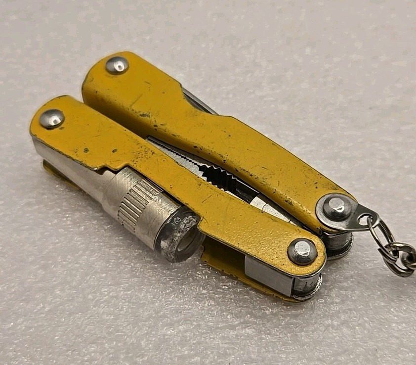 Cabelas Pocket Multi-Tool Flashlight Serrated Knife Can Opener Pliers Keychain