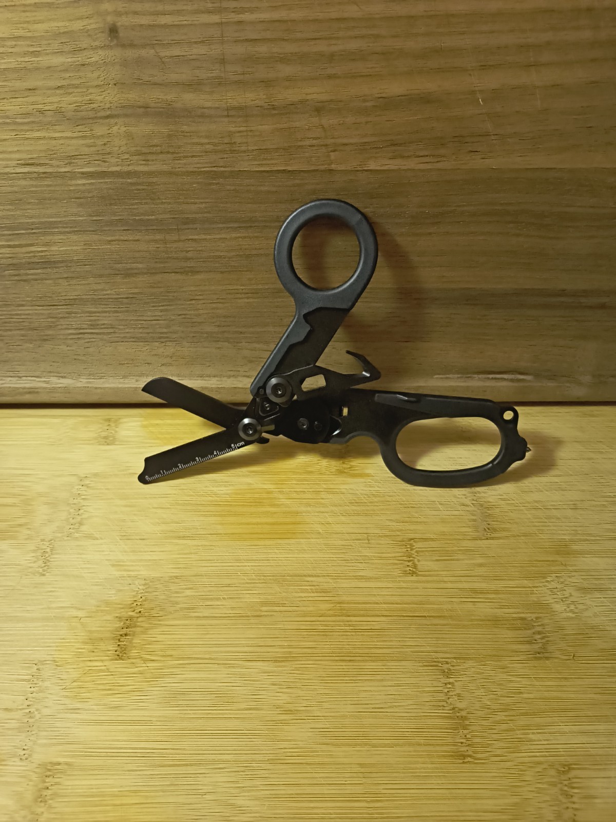 6 In 1 Trauma Shears Multi Tool Compared To Raptor Black Carbon / Carry Case