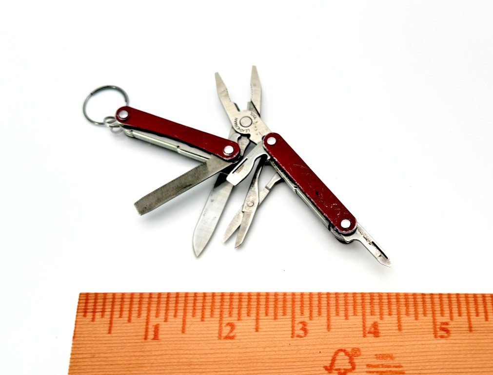 Leatherman Squirt PS4 Multi-Tool – Red – Discontinued Model Vintage Made in USA