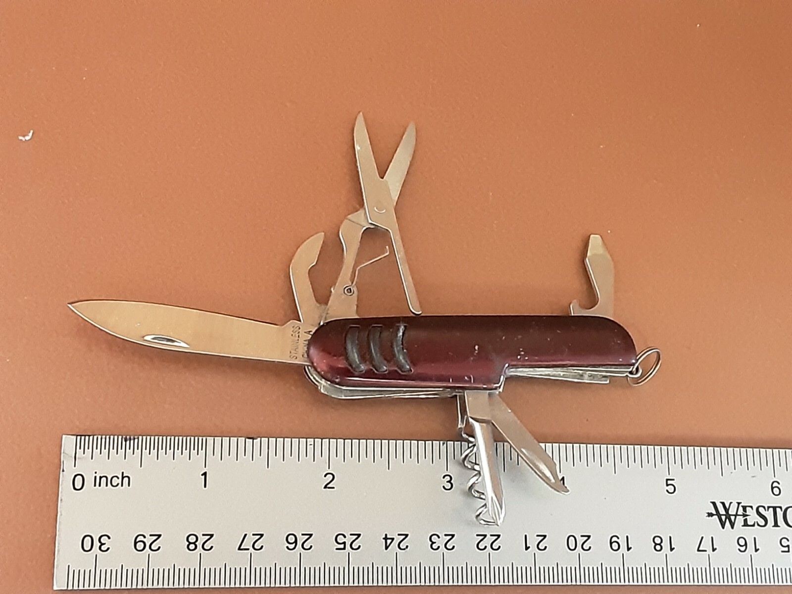 Small multi tool knife, bottle Opener, can opener, cork screw, phillips, file
